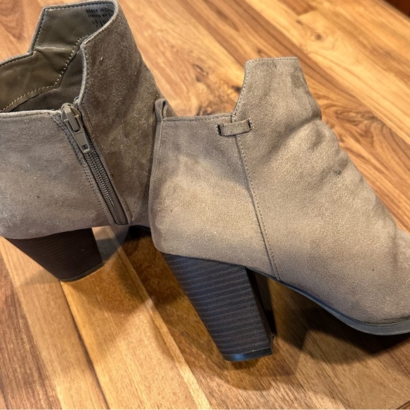 Call it Spring size 7 booties - Picture 2 of 5